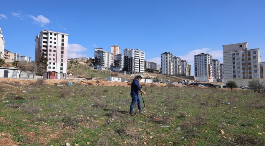 Kahramanmaraş'ta depremde oluşan zemin kaymalarının tespiti yapılıyor