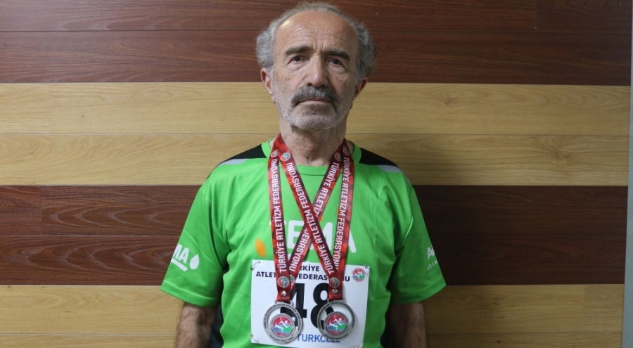 Bursa'da 78 yaşındaki atlet Turan, atletizm şampiyonasında 2 gümüş madalya kazandı
