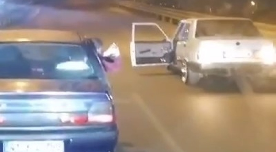 Sosyal medya uğruna hem kendini, hem de trafiği tehlikeye attı