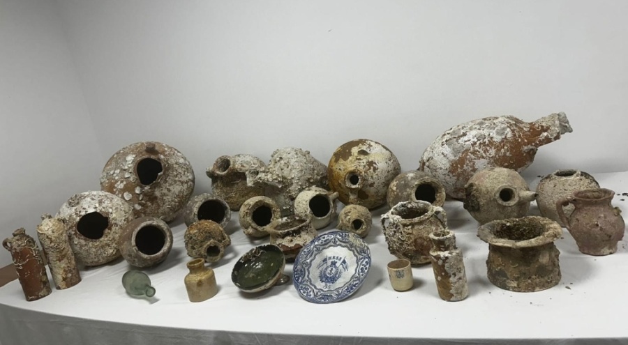 Çanakkale'de bir evde çok sayıda tarihi eser ve uyuşturucu ele geçirildi