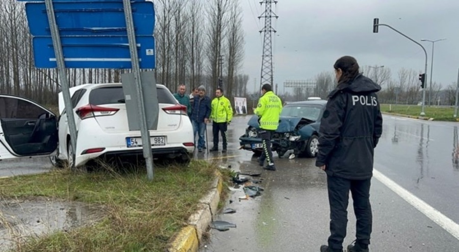Göreve giden polisler kaza yaptı! Çok sayıda yaralı