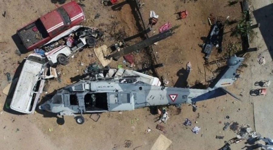 Meksika'da askeri helikopter düştü
