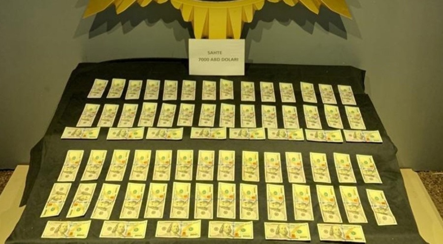 Motosikletlinin üzerinde sahte 7 bin dolar ele geçirildi