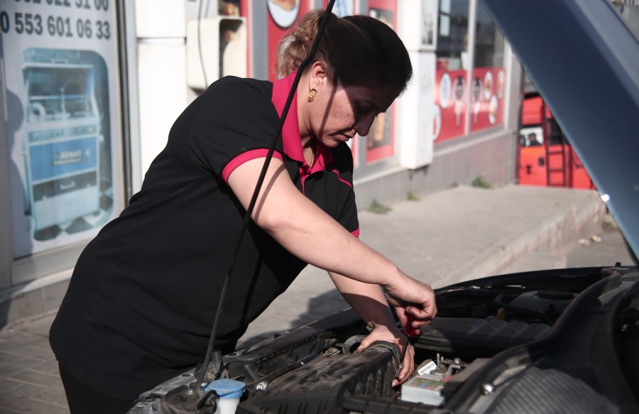 Bursa'da ev hanımlığından sanayide ustalığa: Turbocu Aynur Usta'dan örnek hikaye