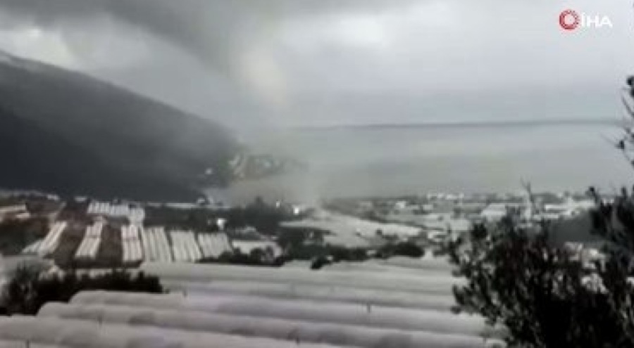 Antalya'da hortum paniği!