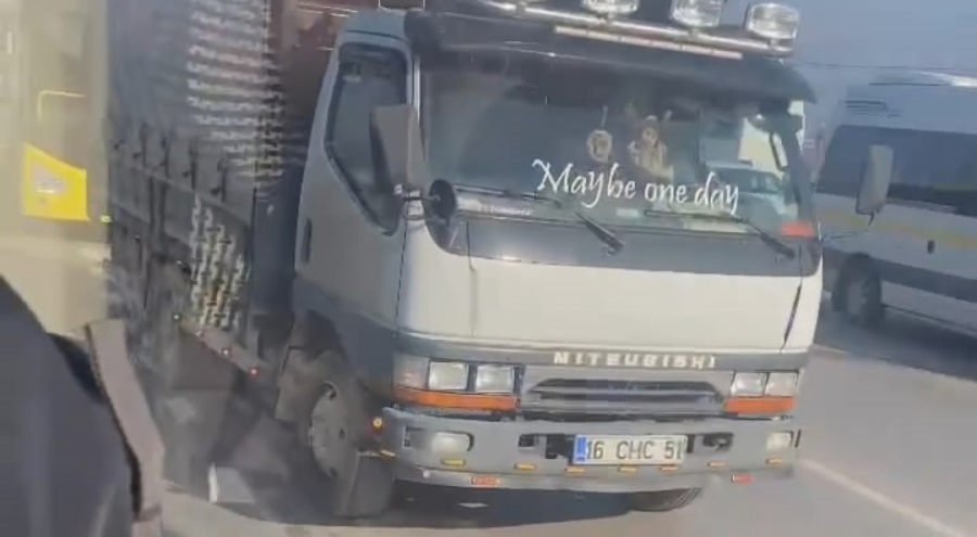 Bursa'da sürücüsüyle tartıştığı otobüsü takip edip önüne kırdı!