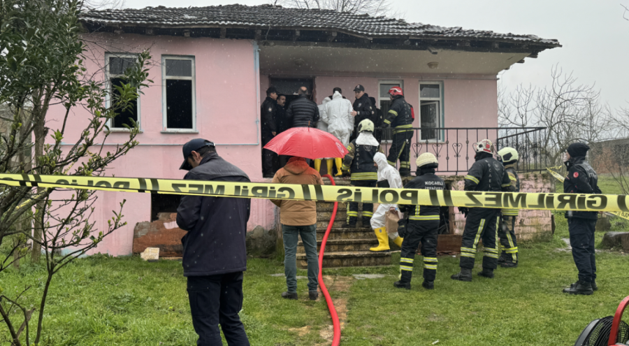 Evde çıkan yangında can verdi!