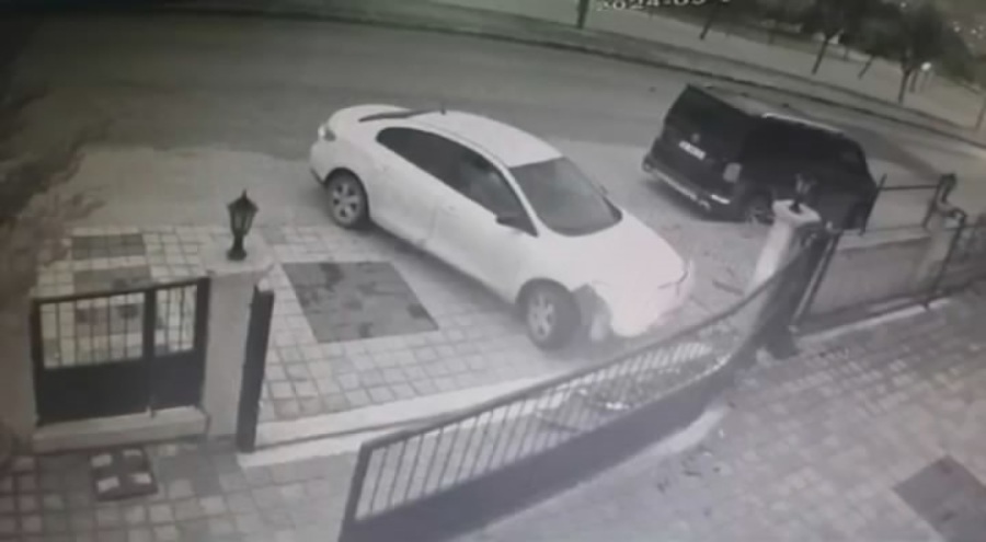 Bursa'da sitenin girişine çarptı, böyle kaçtı