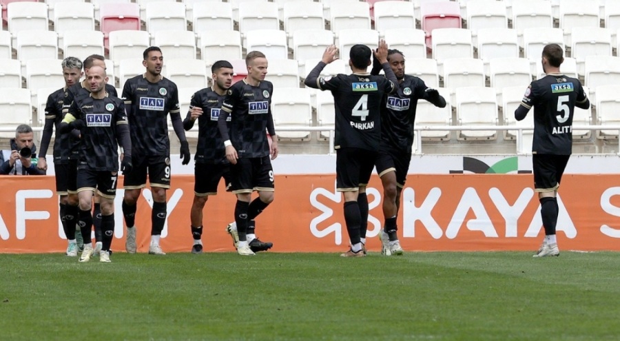 Sivasspor'u deviren Alanyaspor yükselişini sürdürdü