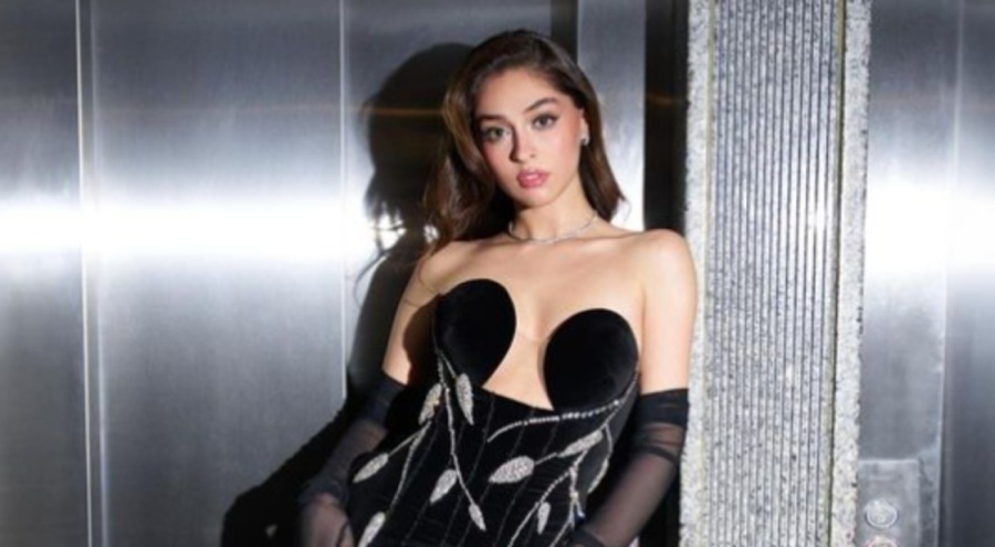 Cemre Baysel davet tarzıyla gündem oldu!