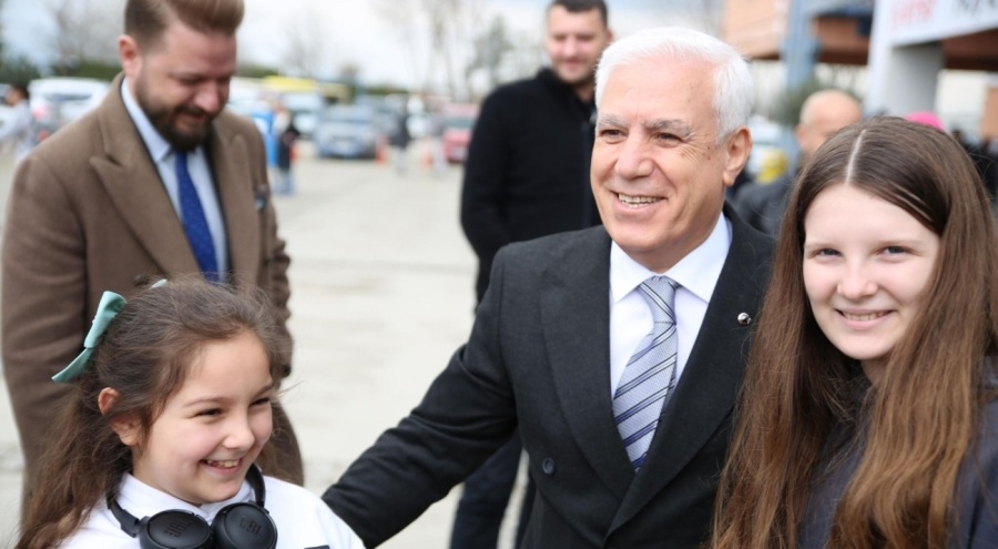 Bursa Büyükşehir Belediye Başkan Adayı Bozbey TÜYAP'ta kitapseverlerle buluştu