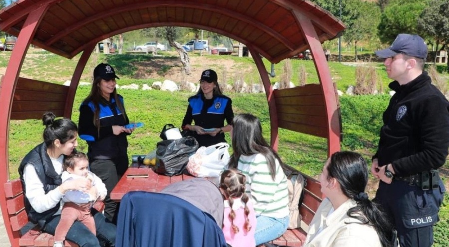 Polisten vatandaşlara 'dolandırıcılık ve hırsızlık' uyarısı