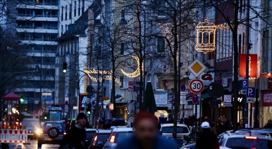 Almanya'da Türklerin yoğun yaşadığı cadde ramazan ayına özel aydınlatıldı
