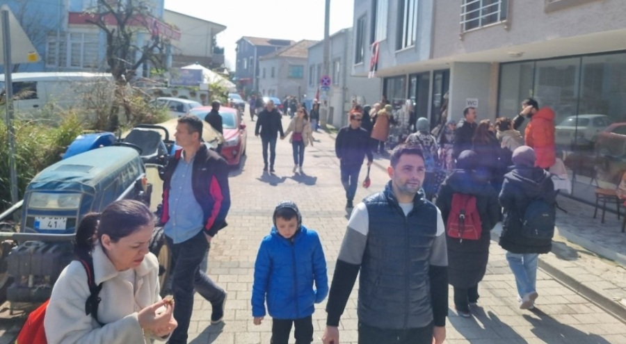 Bursa'da Gölyazı'da hafta sonu yoğunluğu
