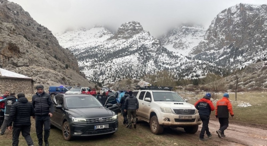 Aladağlar'da korkunç olay: Dağ kayağı yapan rehber kar kütlesi altında kaldı