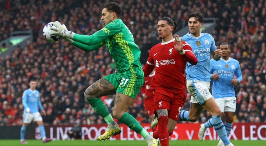 Premier Lig'de Liverpool ile Manchester City berabere kaldı!