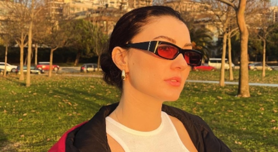 Burcu Özberk beyazlar içinde!