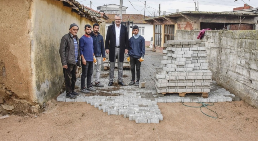 Bursa Karacabey'da parke taşı çalışmaları sürüyor