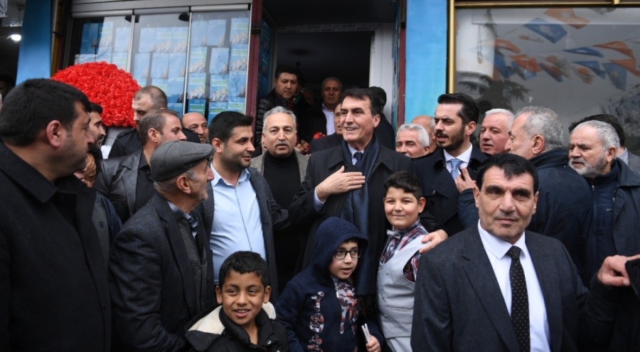 Osmangazi Belediye Başkanı Dündar, Bağlarbaşı Mahallesi'nde yeni seçim irtibat merkezini açtı