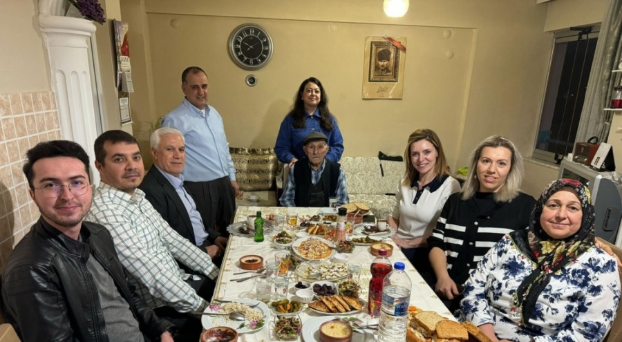 Bursa Büyükşehir Belediye Başkan Adayı Bozbey ilk iftarını Güler ailesiyle yaptı