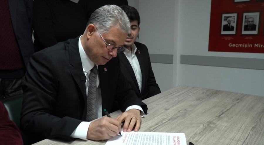 Mudanya Belediye Başkan Adayı Deniz Dalgıç 'Halkçı Belediyecilik Taahhütnamesi'ni imzaladı