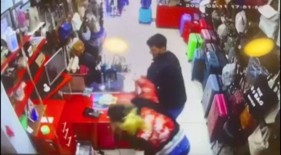 Zeytinburnu'nda dükkanın ortasında nişanlısını tekme tokat dövdü!