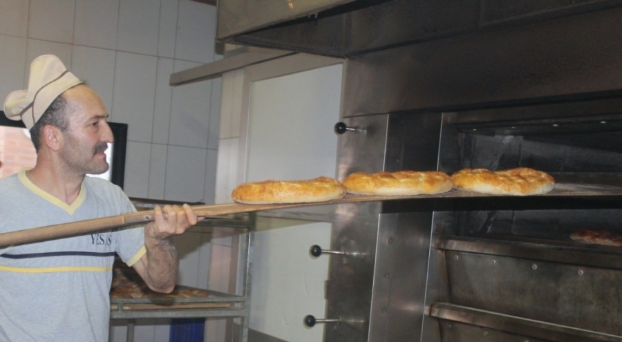 Yenişehir'de Ramazan pidesi uygun fiyatla satışa sunuldu