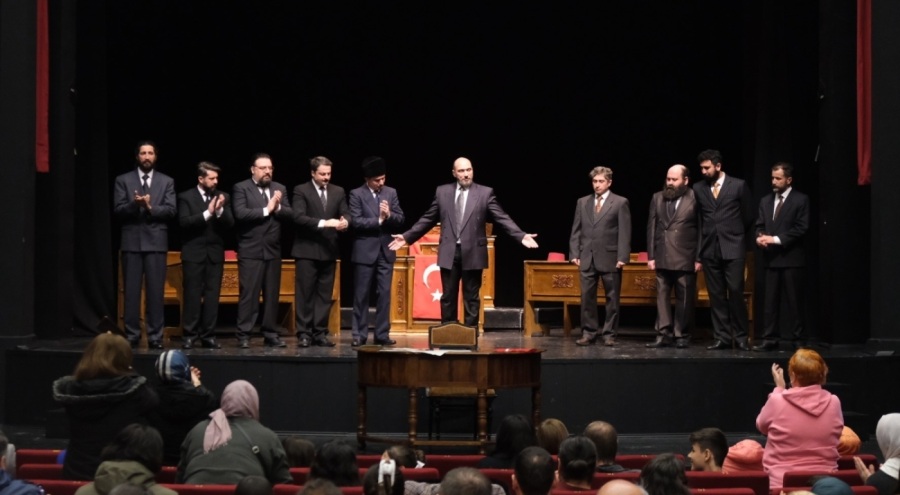 Bursa'da 'İstiklal Yolu' adlı oyun seyirciyle buluştu