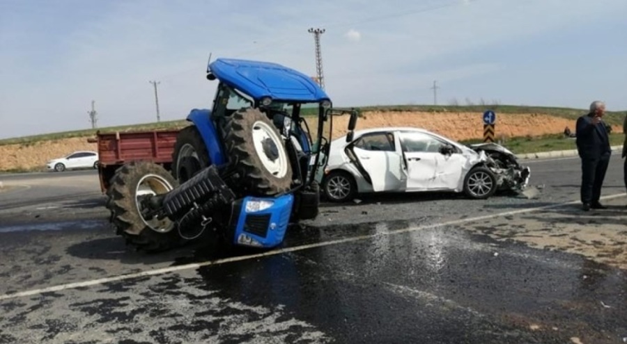Diyarbakır'da otomobil ile traktör çarpıştı! Çok sayıda yaralı