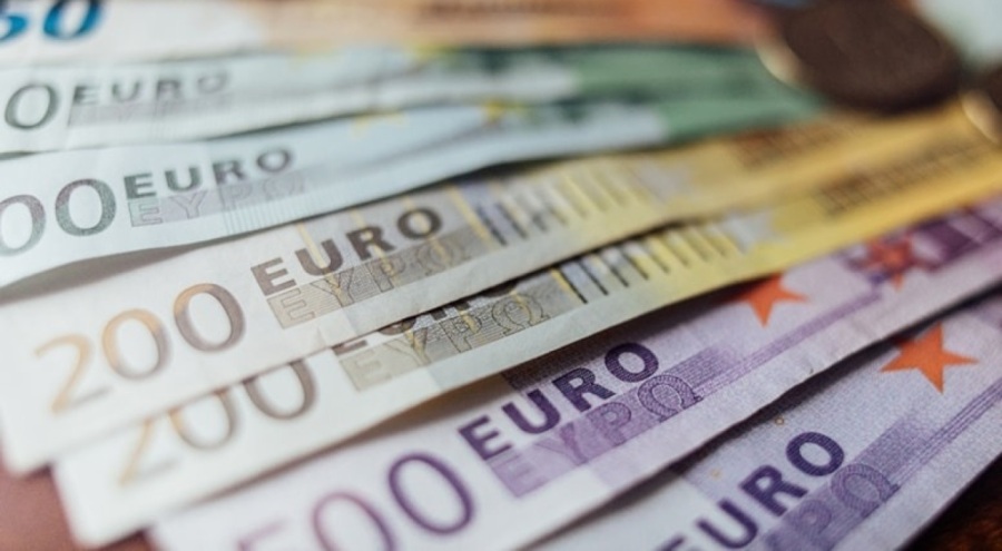 Hazine 2 milyar Euro borçlandı