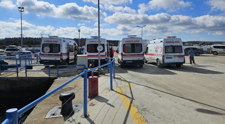 Çanakkale'de göçmenleri taşıyan bot battı!