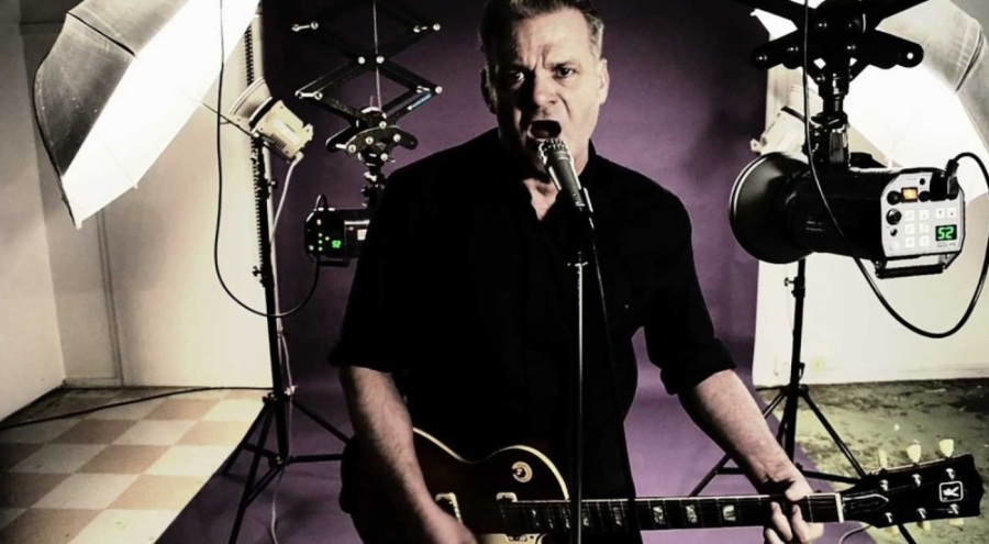 Ünlü müzisyen Frank Darcel, hayatını kaybetti