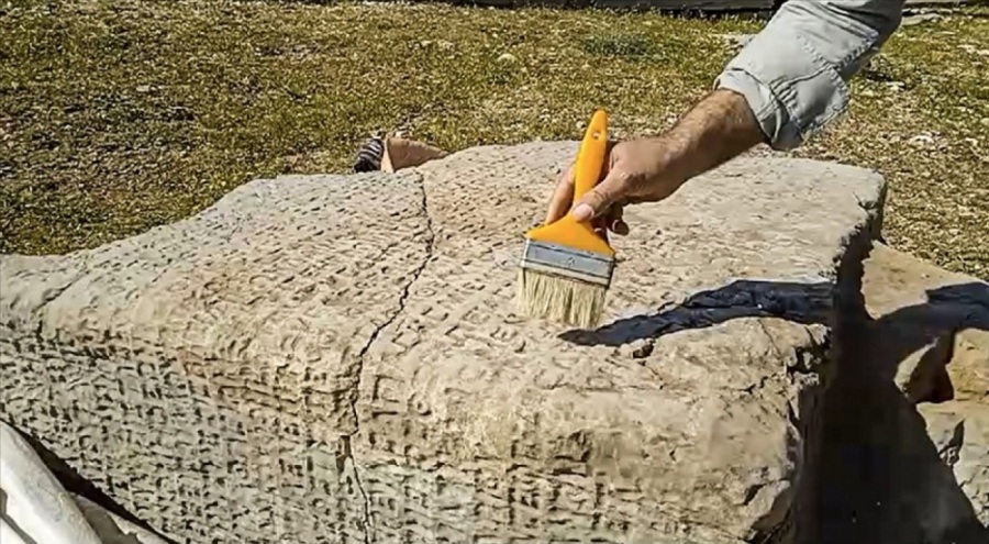 Adıyaman'da bulunan 2100 yıllık yazıtta "Kanunlara saygılı olun" mesajı