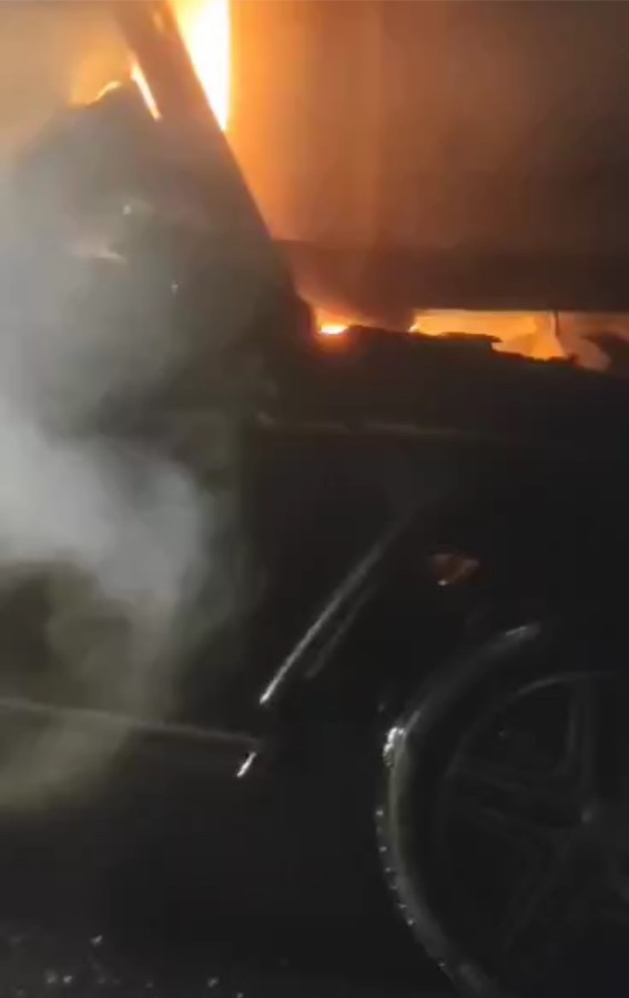 Bursa'da lüks cip TIR'a çarptı! Sürücü alevlerin arasında kaldı
