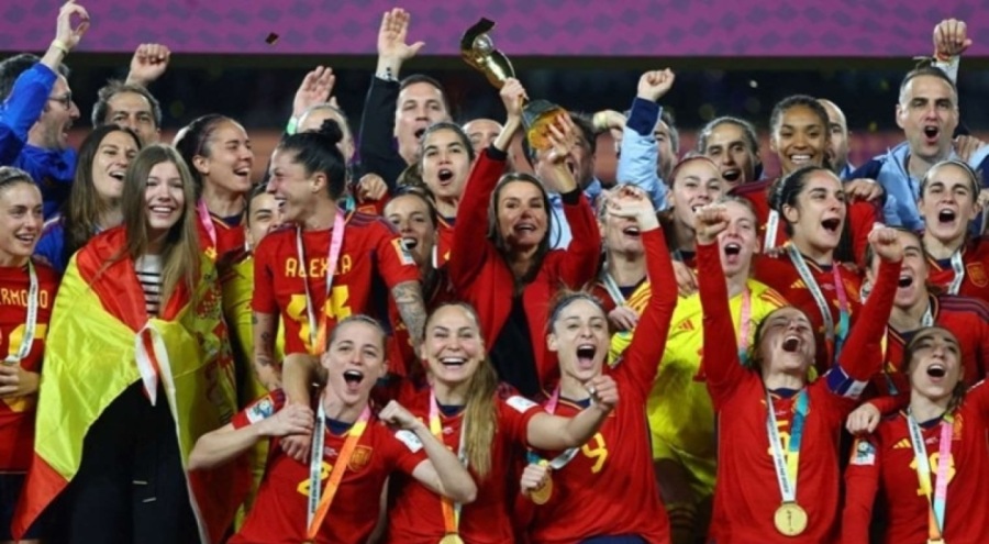 İspanya zirvedeki yerini kaptırdı