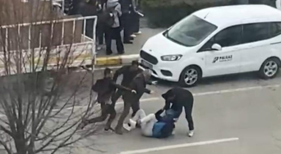 4 kişinin saldırısına uğrayan motosiklet sürücüsü adliyeye sığındı