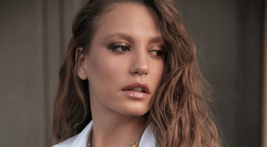 Serenay Sarıkaya'nın Seul tarzı çok konuşuldu