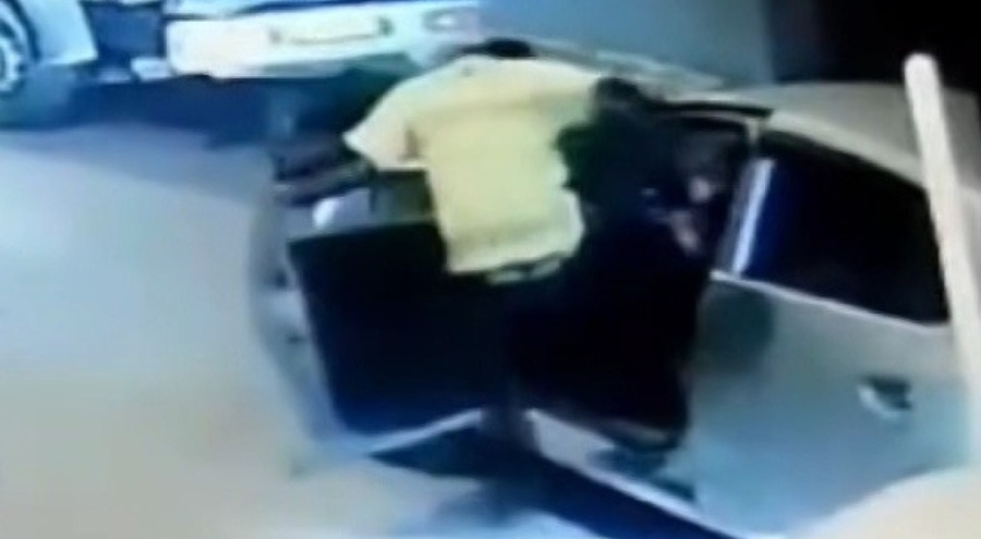 'Dur' ihtarına uymayan 17 yaşındaki ehliyetsiz sürücü polis tarafından darp edildi