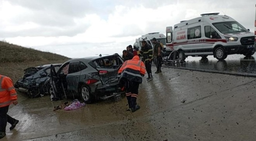 8 araç birbirine girdi: 5 yaralı