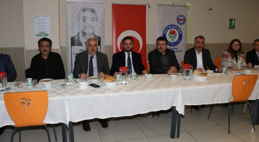 AK Parti Mudanya Belediye Başkan Adayı Gökhan Dinçer,  vatandaşlarla bir araya geldi