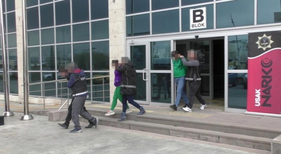 Uşak'ta durdurulan araçtaki 4 zehir taciri tutuklandı