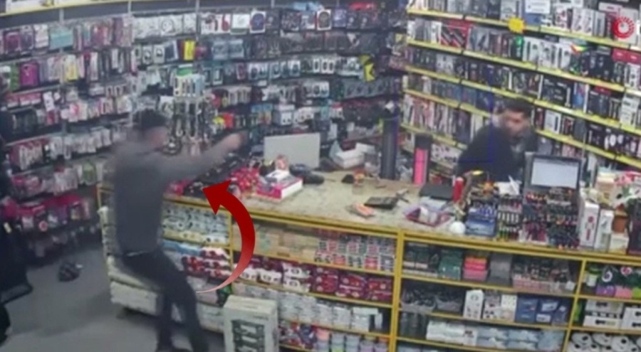 Dehşet anları kamerada! Husumetlisine böyle kurşun yağdırdı