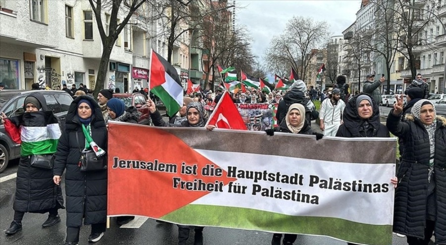 Berlin'de Filistin'e destek gösterisi yapıldı