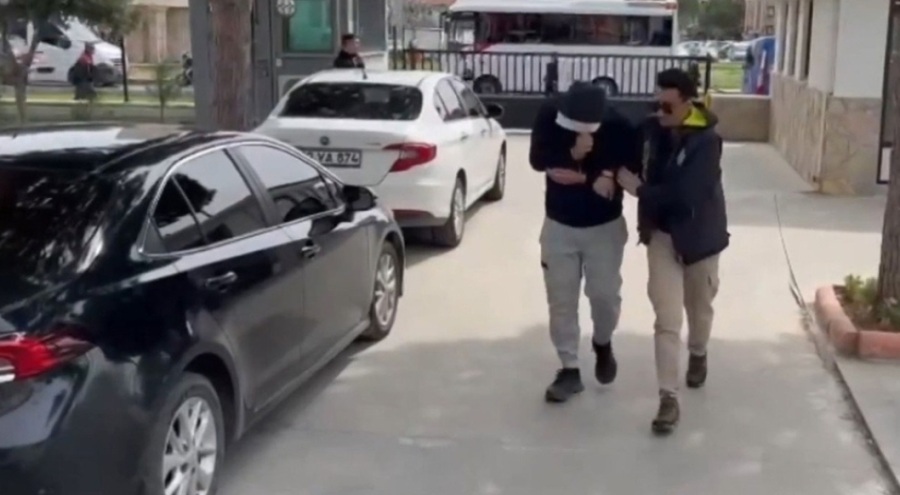 Bakan Yerlikaya duyurdu: Yasa dışı bahis reklamı yapan Übeyit Bartin, Aydın'da yakalandı