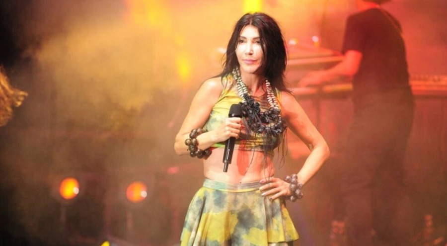 Hande Yener'in annesi  yaşamını yitirdi