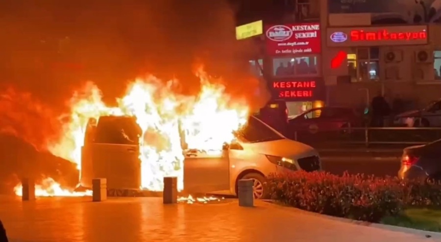 Bursa'da büyükşehir belediye başkan adayının makam aracı yandı!