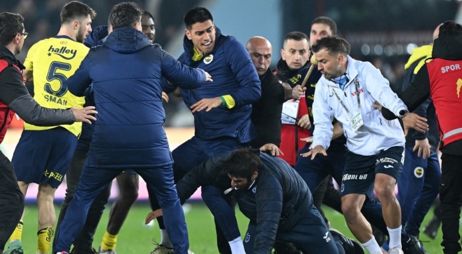 Fenerbahçe kalecisi İrfan Can Eğribayat: Arkadan gelip saldırmak insanlık değildir