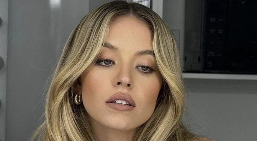 Sydney Sweeney'in üstüne bir bakan bir daha baktı