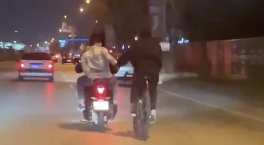 Bursa'da motosiklet ile bisikleti çekti!