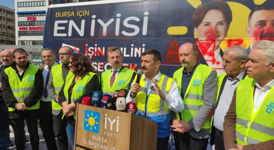 "Seçim sonuna kadar böyle gezeceğiz!" Basın açıklamasında kısa süreli arbede yaşandı